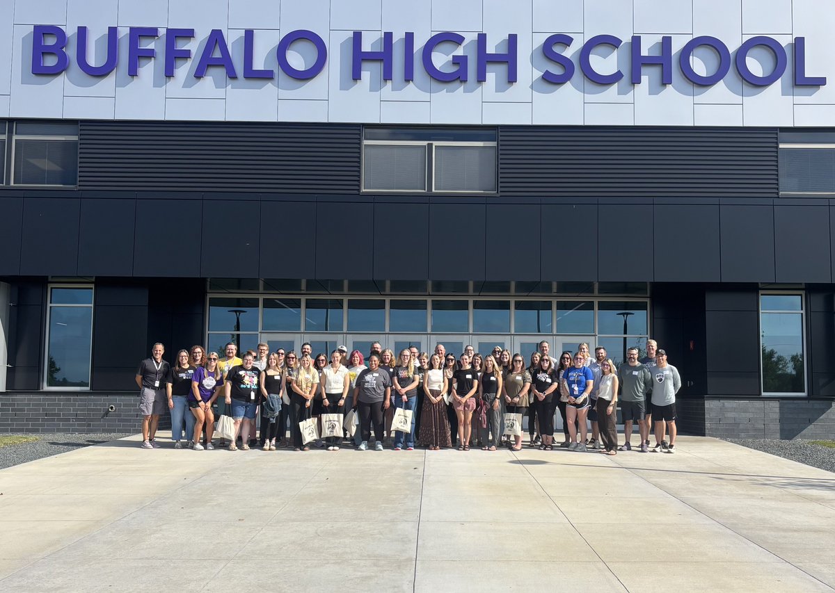 BHSBison's tweet photo. Welcome to the 45 new teachers joining  BHM schools!  Excited to give them a tour of BHS today. #B1Bison https://t.co/ZXC0SiQ1Qz