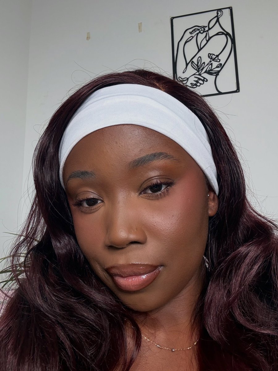 romamn's tweet photo. No-makeup makeup with burgundy mascara

Maybelline Sky High Mascara &amp; Superstay Skin Tint 
Collection Ultra Cover Concealer 
One/Size Ultra Peach Loose Powder https://t.co/WXFyKQMNiV