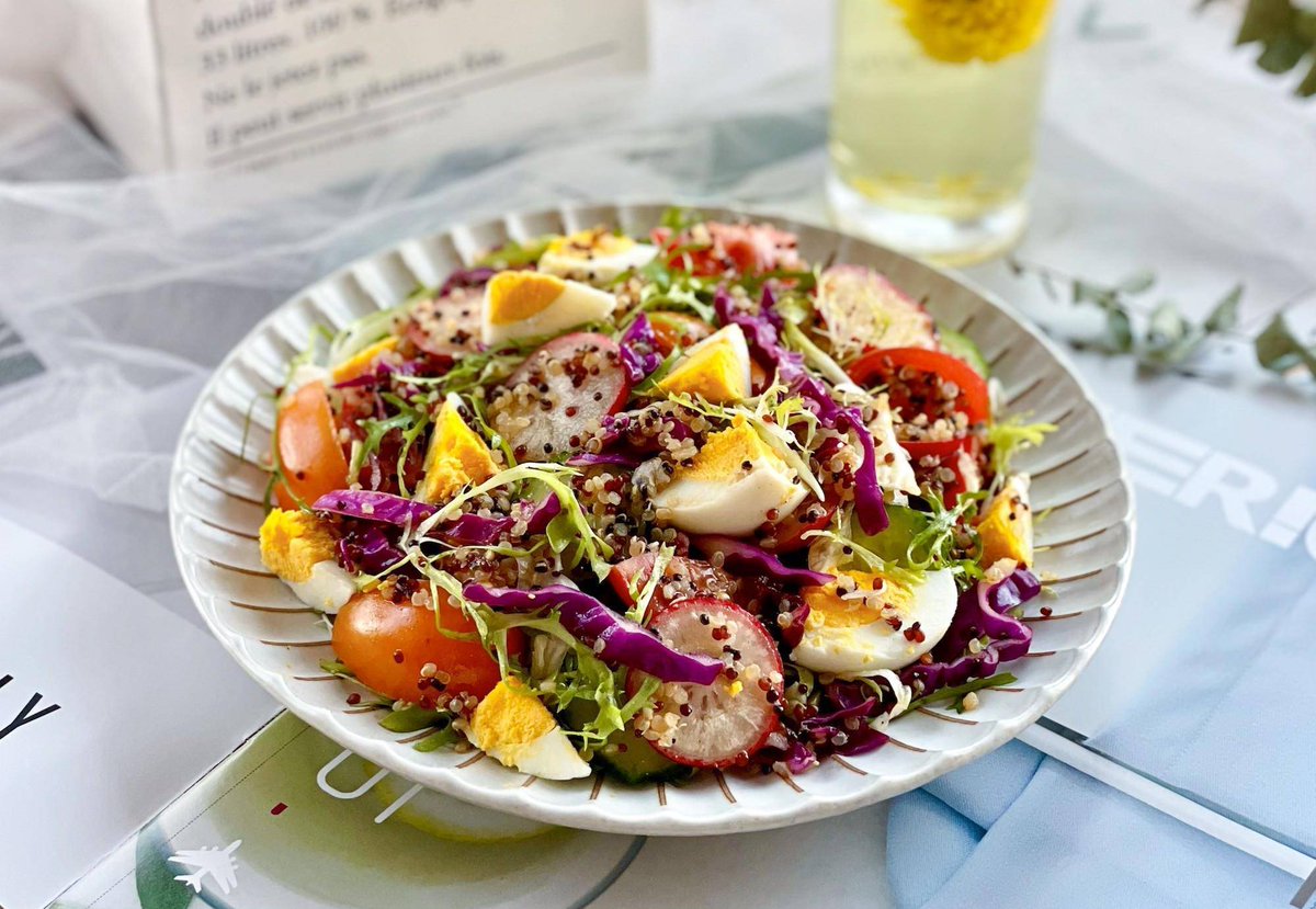 CD07369663's tweet photo. Fuel your day with this 200-calorie quinoa veggie bowl—protein-packed, fiber-rich, and zero added sugar. Perfect for post-workout or a light lunch! https://t.co/c3KG0nDNeF