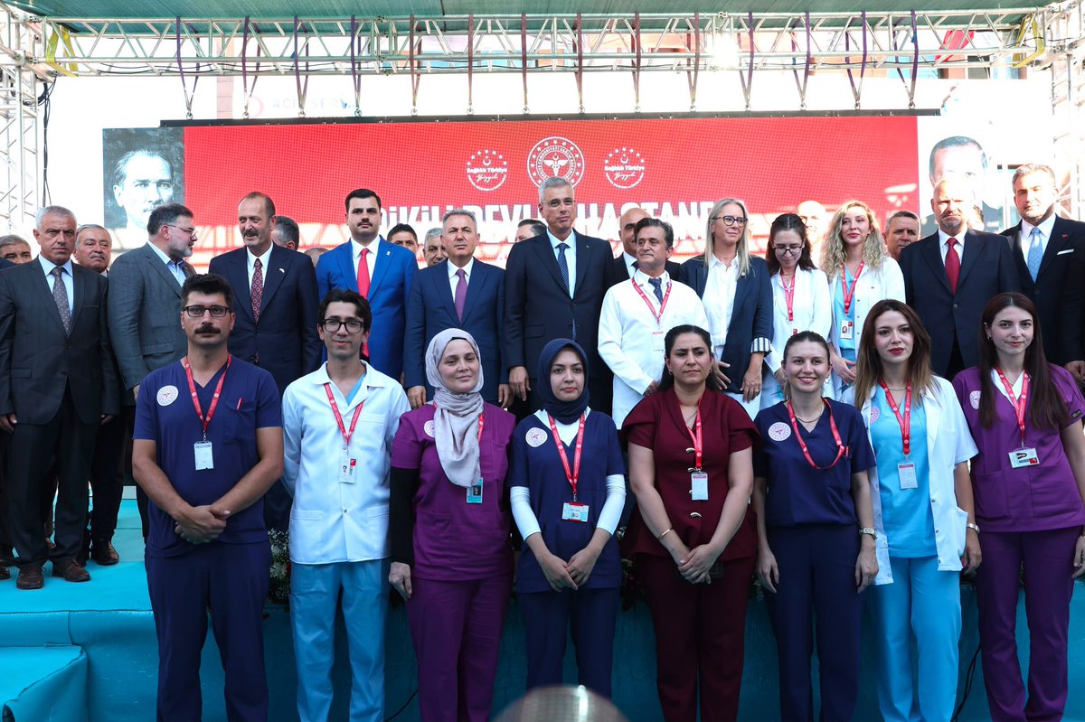 saglikbakanligi's tweet photo. Sağlık Bakanımız Prof. Dr. Kemal Memişoğlu’nun teşrifleriyle İzmir Dikili Devlet Hastanesi Açılış Töreni gerçekleştirildi.

Hizmete açılan yeni sağlık tesisimizin ülkemize ve milletimize hayırlı olmasını diliyoruz.

Sağlıklı Türkiye Yüzyılı 🇹🇷 https://t.co/Evm1hFDPlQ