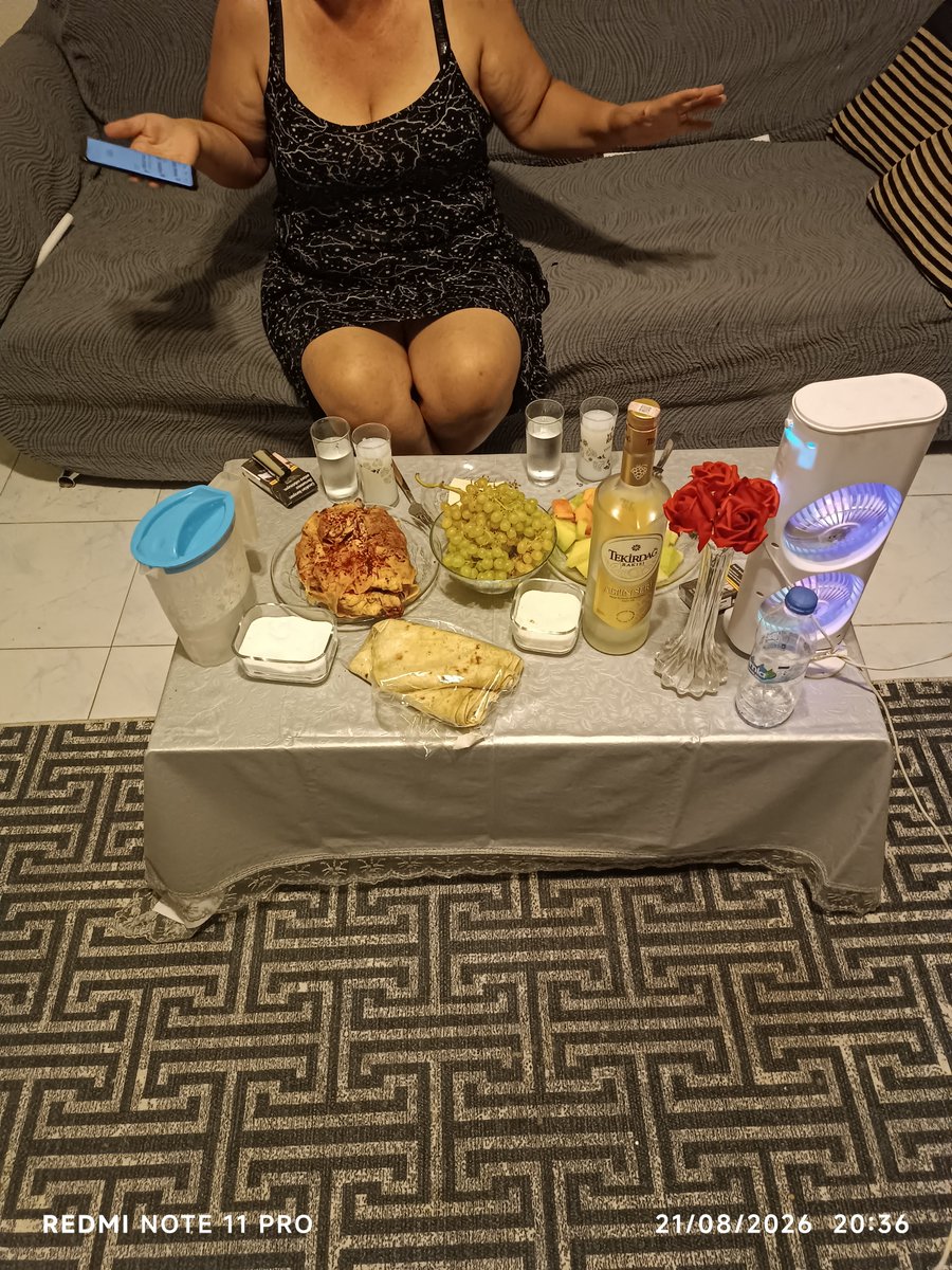 AfsarAyhan's tweet photo. Yavaş yavaş demlenlim dedik işte karıcığımla bize eşlik etcek çiftler varsa bekliyoruz içer egleriz https://t.co/qs6uvkyOb4
