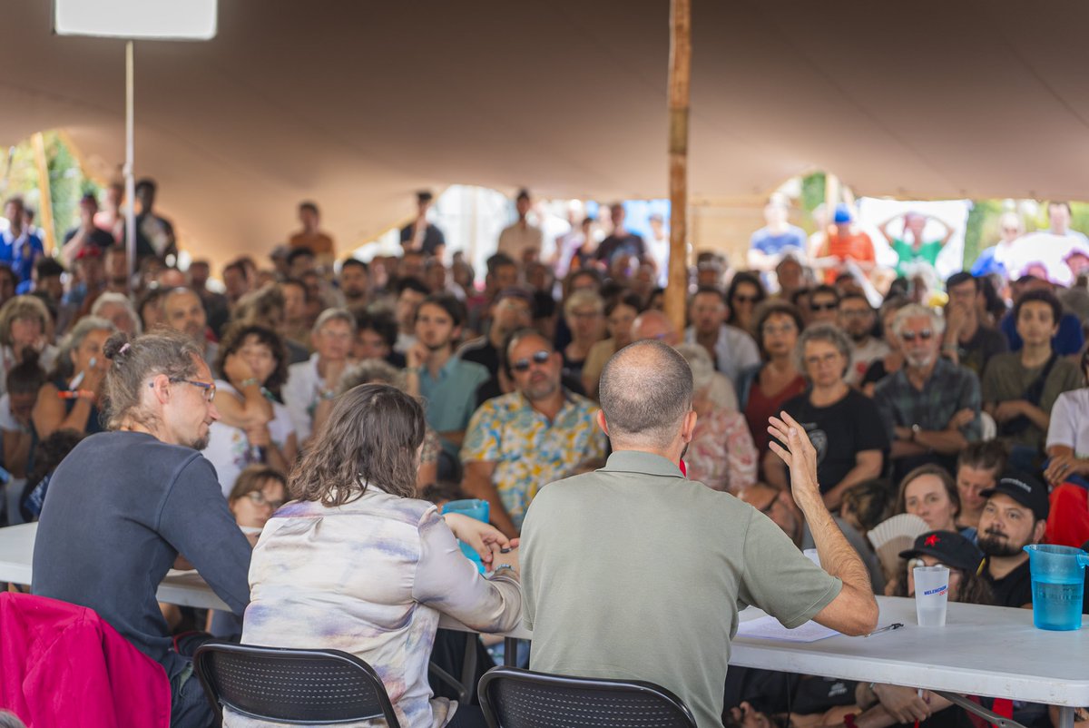 mbompard's tweet photo. Immense foule pour assister à notre conférence « La France insoumise peut gagner » aux côtés de Manuel Cervera-Marzal, philosophe et sociologue et Safia Dahani, sociologue spécialiste de l’extrême droite. 

Nous sommes les mieux placés pour remporter cette élection présidentielle ! 🐢🚀

👉 Pour (re)voir la conférence : https://t.co/gHpBxdBrto