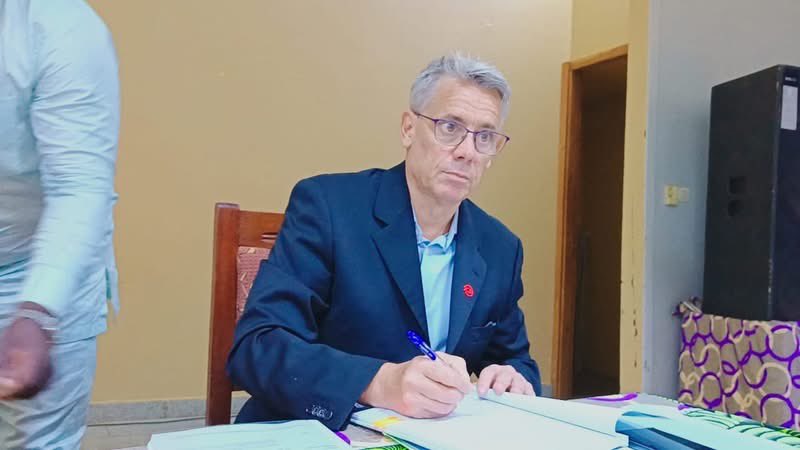 mwarumba's tweet photo. Today in Bangui, @Welthungerhilfe and @DanChurchAid signed agreements with CAR’s Ministry of Humanitarian Action under the @Banquemondiale World Bank-financed NDOYE Project. Over 28 months, the programme will support 25,000 refugee & vulnerable host households across 6 prefectures. 🇨🇫

#CAR #WorldBank #SocialProtection #Resilience @UNHCRWestAfrica @UNHCR_CAR @UN_CAR @SawadogoAbd @Ag_Ayoya @William__UN @cco_rca @GermanyinCMR