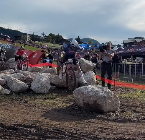 RobdeKeijzer's tweet photo. Fixed that for you, as you, as UCI member, used on old picture, which makes no sense !
💥 Close-call for MVDP The Dutchman makes a mistake on the rock section and drops back a few places... #LesGets #MTB #UCIWorldCup #XCC https://t.co/ZG05CuPfYx