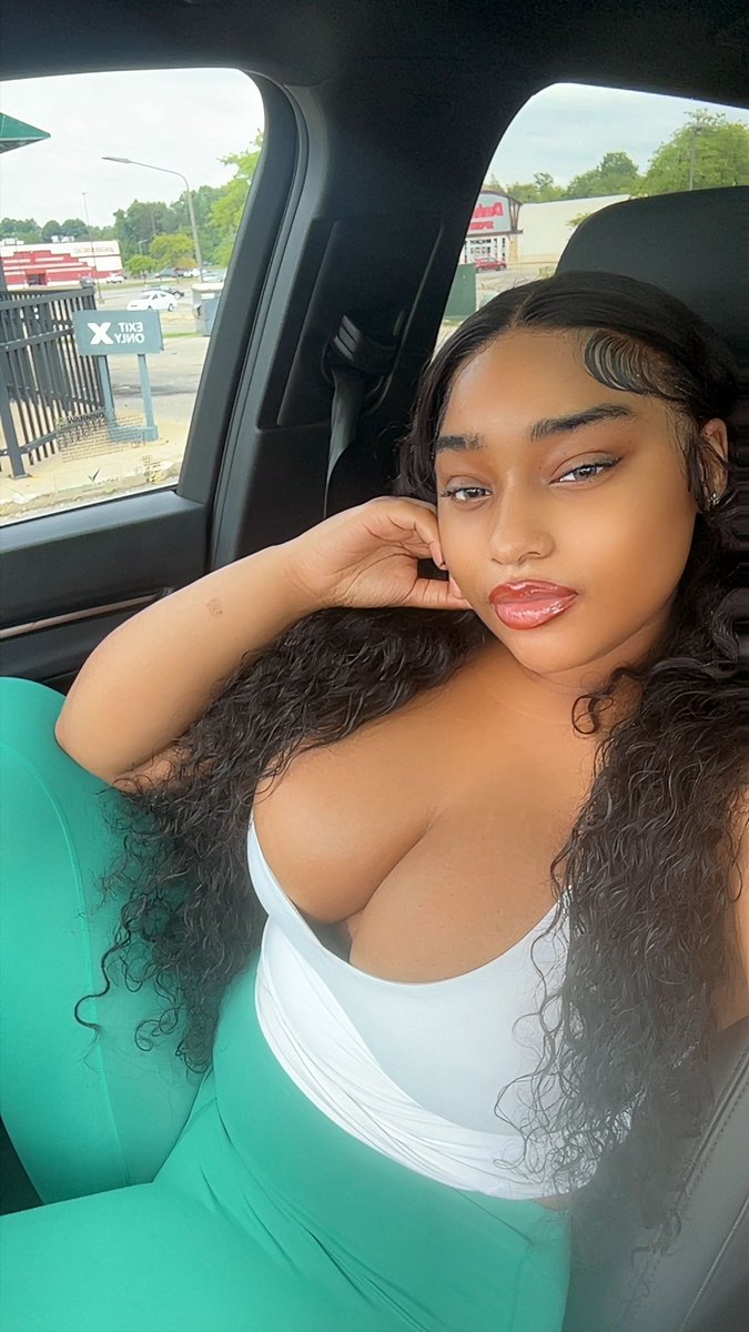 _laylaimani's tweet photo. Starbucks run 💋 https://t.co/te1RG2s4CS