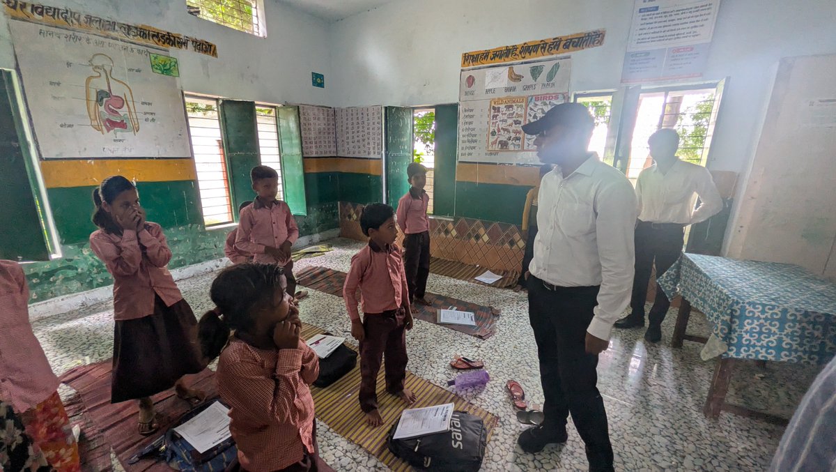 CdoKanpurDehat's tweet photo. मुख्य विकास अधिकारी द्वारा प्राथमिक विद्यालय व आँगनवाड़ी केंद्र श्याम सुन्दरपुर (मलासा) का औचक निरीक्षण किया गया। ​कक्षाओं में शिक्षण सामग्री न मिलने और बाल-मैत्री पेंटिंग न होने पर संबंधित से स्पष्टीकरण मांगने के निर्देश दिए। @upgovt @basicshiksha_up @chiefSecyUP https://t.co/tvDJyYQkpn