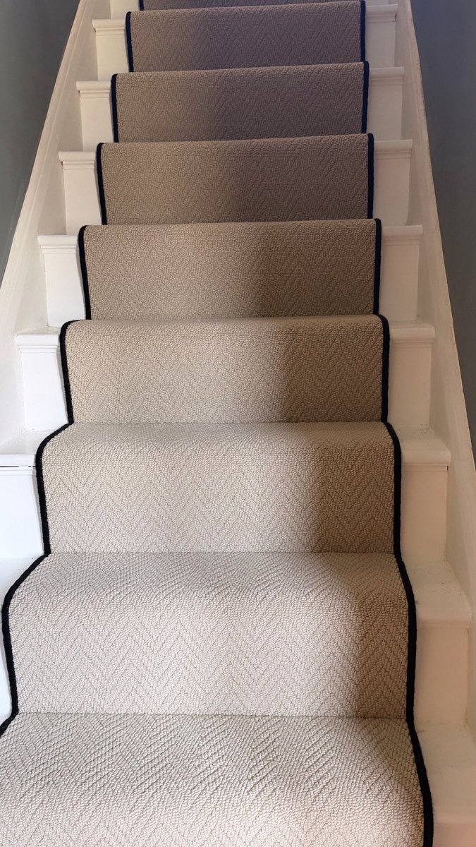 PoshTottyB's tweet photo. Anyone else just love the smell of new carpets? 😂😍 https://t.co/w6HVpkuFjT