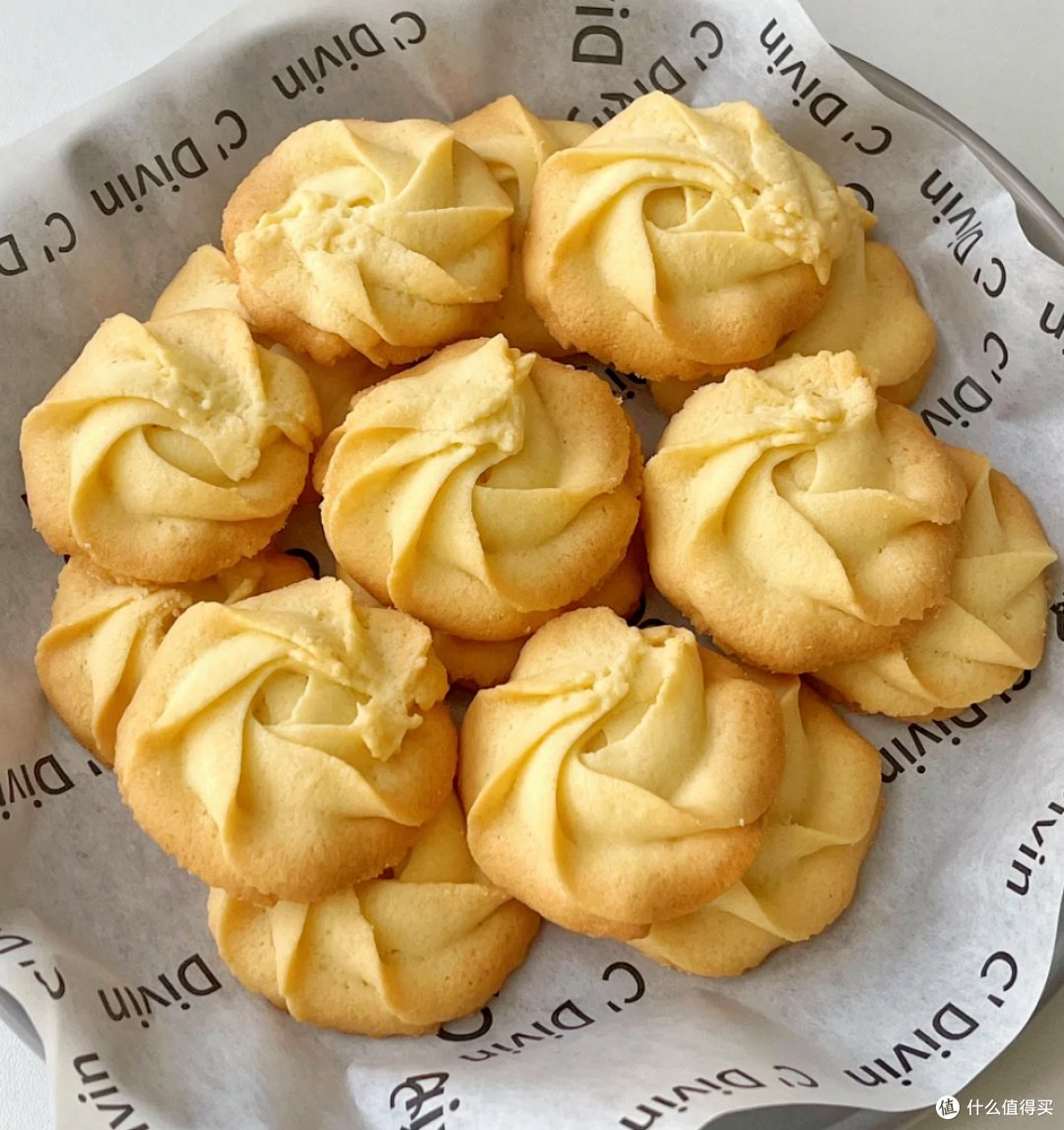 DJCherry6's tweet photo. Just pulled the fluffiest vanilla butter cookies out of the oven—warm, buttery, and already half gone! Perfect little weekend vibe , https://t.co/nZ7gEAAcgK