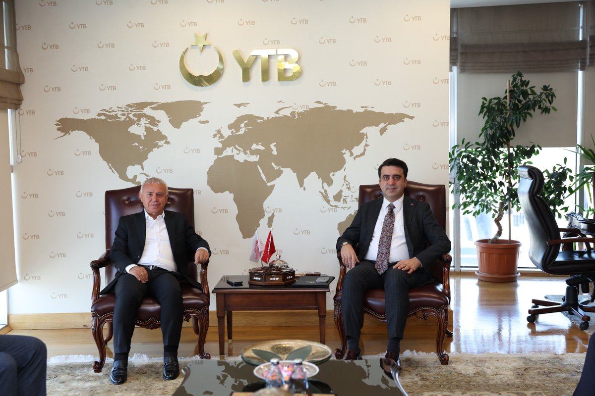 alemdareyup's tweet photo. Yurtdışı Türkler ve Akraba Topluluklar Başkanı Sayın Abdulhadi Turus ve Başkan Yardımcısı Ahmet Alemdar'ı Ankara 2 No’lu Şube Başkanımız Soner Berk ile birlikte ziyaret ettik.

Nazik ev sahiplikleri ve samimi sohbetleri için Başkanımıza ve çalışma arkadaşlarına teşekkür ediyor; çalışmalarında başarılar diliyorum.