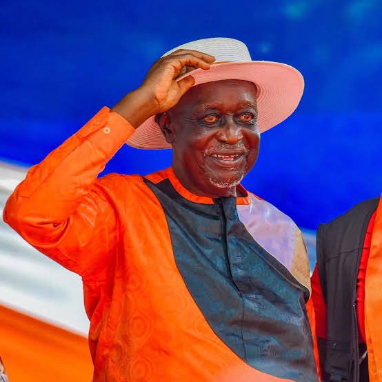 AokoOtieno_'s tweet photo. Oburu started his politics as a councilor in Kisumu in 1974. The year my Mum was born in Kamser, Seka. Kendu Bay 

In 1981, he was an Economic advisor in the Ministry of Finance and planning

1994, he became Bondo MP, till 2013. 20 yrs, not even a borehole to account for. No bill to his name

Never seen him fight for anyone or anything! 

He was even an assistant minister for Finance, but hey, Luos are marginalized by previous governments

As Senator, not once did he call out wanton graft in Siaya county. 

A century in politics and hitherto in diapers yet still wants to control a people he has done absolutely nada for

Respect your elders- they say 

A politically correct dictum of telling us, “do not question senile fools”

Joan of Arc was 17 when she led an army of French against England 

Heck, Jesus was 12 when he left temple criminals bamboozled with hard questions 

Young Kenyans, respect is not synonymous with subservience. Interrogate history and dissect dumbfuckery

It is YOUR sacrosanct right! 

The other day he called Matiang’i a political novice. Fine, Doc has never been elected even MCA 

He has been a lecturer at Egerton, UoN, even New York university, yet to hear any of his students label him incompetent 

Served at UNDP, World Bank and co

As CS ICT, si mko digitally enabled now?

CS Education, banned KNEC, enforced discipline, Gava was paying for National exams, the rest you know

Interior- wacha tu niseme, goons were NON- EXISTENT!

You don’t have to vote for him, kura yako, haki yako 

But at least acknowledge that Kenya does not need 1900 behemoths 

We need those greenhorns with proven record, and the wherewithal for transformation

"In matters of style, swim with the current; in matters of principle, stand like a rock.,”- Thomas Jefferson