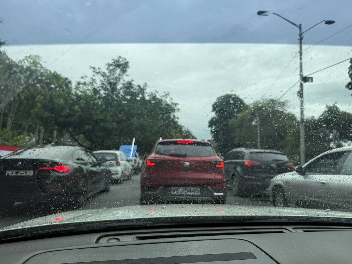 kneezurr's tweet photo. Literally in standstill traffic on the Savannah because you freaks are trying to construct a whole new staging area for a parade that already has one. LEAVE US ALOOOOONEE BRO https://t.co/lXAQSM1t0i