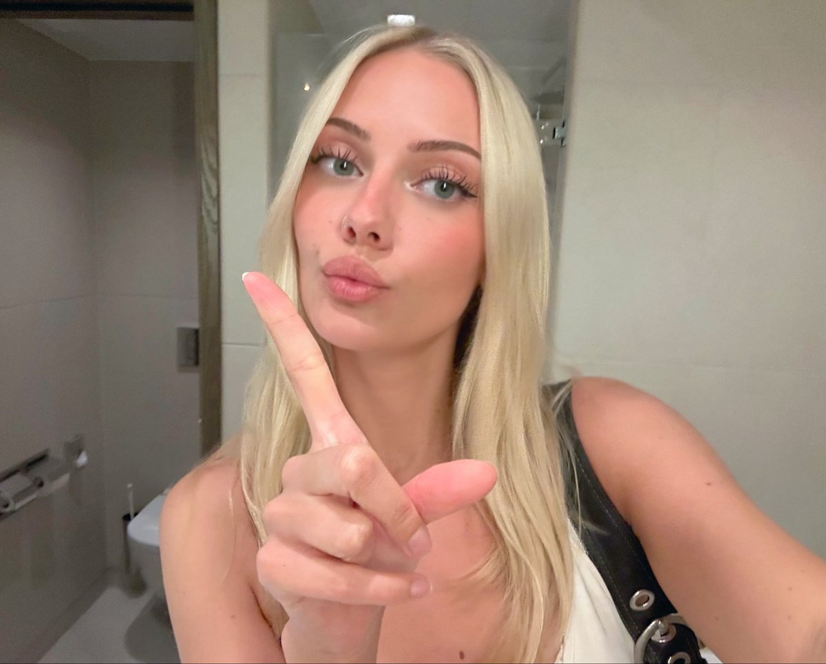 Weak4Lola's tweet photo. I love bullying losers like u https://t.co/yjKCxdm0er