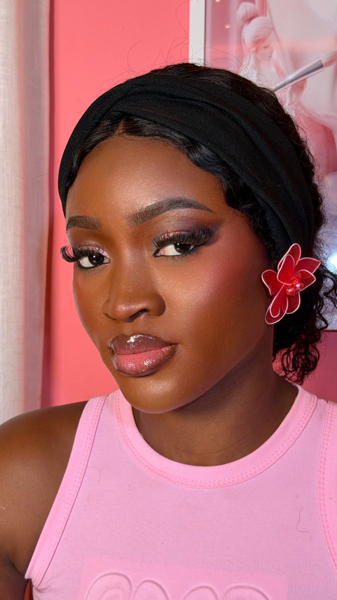 RayhaelRay's tweet photo. Face card came to collect💄

If you’re in Lagos and need your face beat… you know where to find me🫶

Dm to book💌
08087164735
Ig; ray_signature_glam https://t.co/kSFfUpAU44