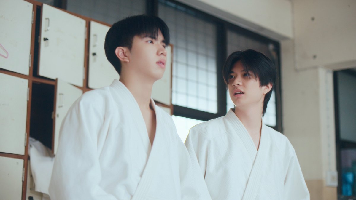 GMMTV's tweet photo. วัน���ี้ต้องแข่งกับอีกโรงเรียน? #WEIRDO101SeriesEP2

@keenkeno_sp @aston_lv https://t.co/rLPJzXGHHa