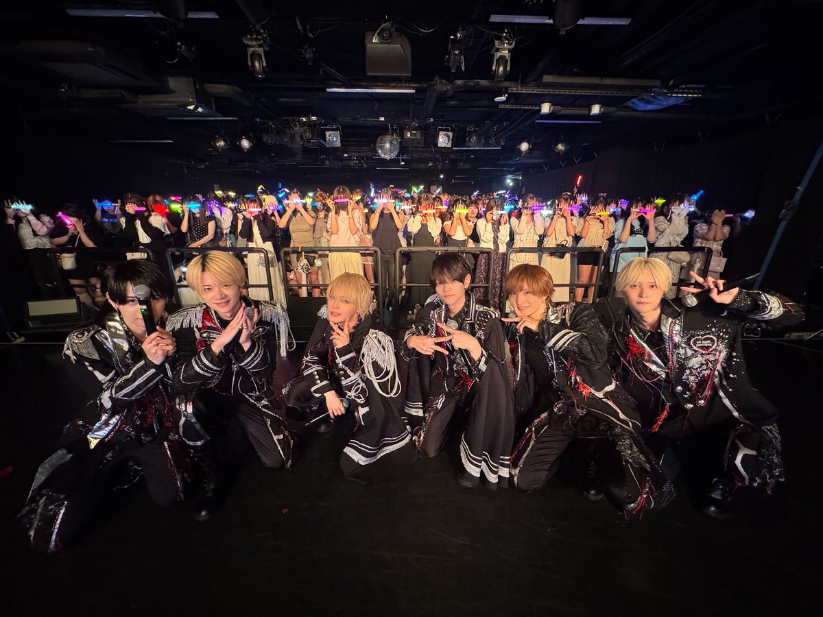___Zavage___'s tweet photo. 🖤あざした🖤

ツアーファイナル東京🗼
ありがとう！最高だった！！

そしてツアーに訪れてくれたみんな本当にありがとう
無事ファイナルを迎える事が出来ました
Zavage初のツアー、ドキドキだったけど各地でたくさんの人に出会えた事、本当に幸せです
また早くみんなに会いたいな

Zavageはこれから11/26のハーフアニバーサリーライブに向けてたくさん準備をしていきます
そこでもみんなに会えたらとても嬉しいです
ぜひ来てね！！
俺もその過程でもっともっと大勢の人達にZavageが届くように頑張るね

ツアー追加公演も発表されましたね！
一緒に旅が出来るのも、Zavageが初めての地に行くこともとても楽しみです
たくさんの出会いもありますように

デビューして3ヶ月ってなんかびっくり！あっという間なんだけど、もはやデビューして3ヶ月のグループとは思えないよね⭐️

みんなこれからもよろしくね

一緒に走って行こー！
Zavageもっと大きくなるよ

by瞬旬隼司