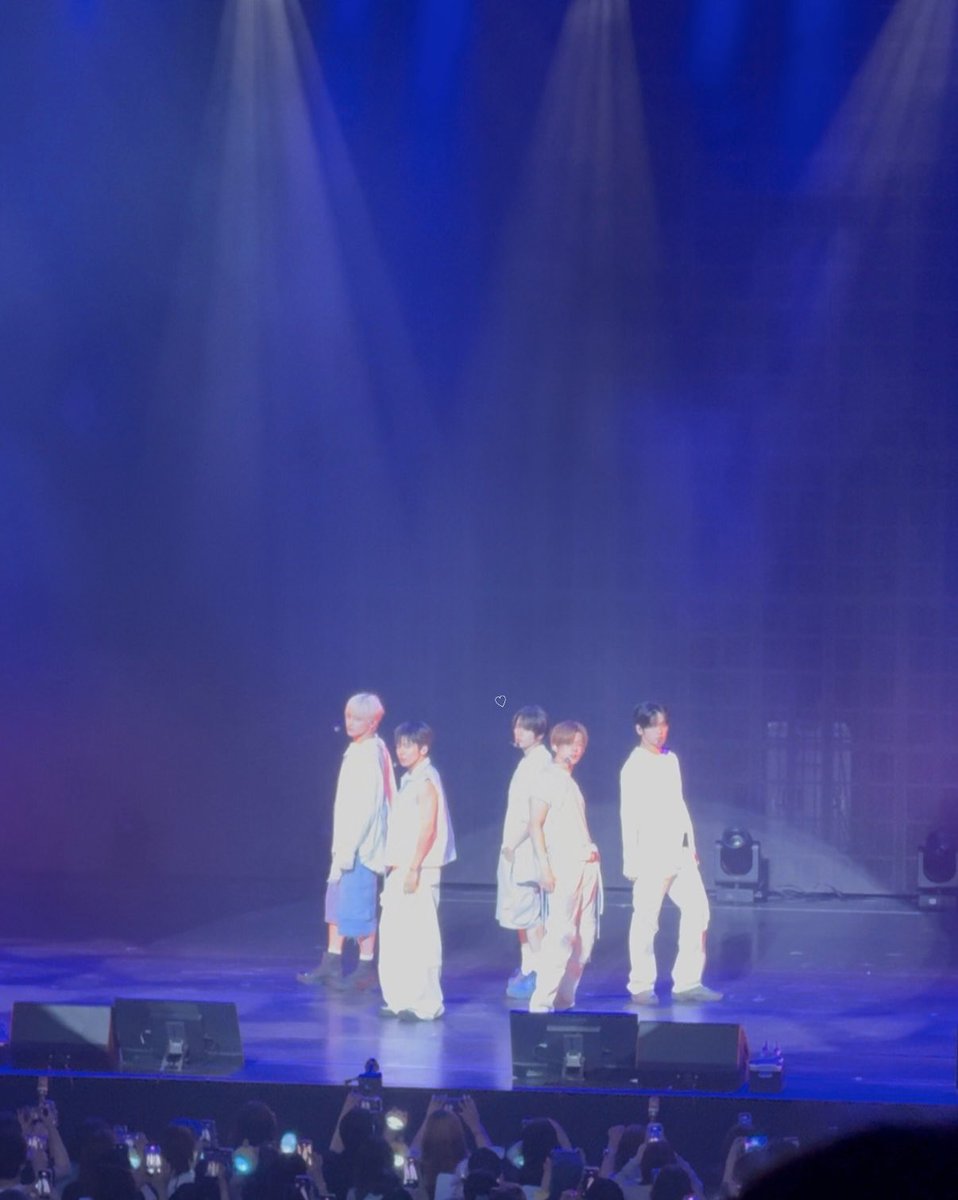 li6zpnb's tweet photo. 260819  セツナハナビ プレミアムライブ

しあわせな夏の思い出 ๋࣭ ࣪ ˖🎐

#TXTと過ごす夏 https://t.co/reqZIyuGkZ