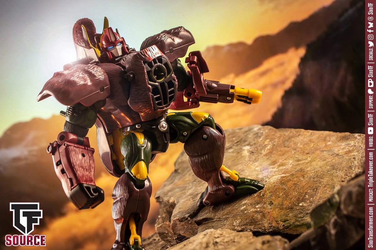 TFsource's tweet photo. 2003's Universe line remains unmatched in terms of outlandish — but awesome — Transformers repaints! Come see six more eye-popping beauties of the era in a new article here:
https://t.co/y5EnmDg5GI

Do you agree with the choices? https://t.co/J5R6RqF0Ie