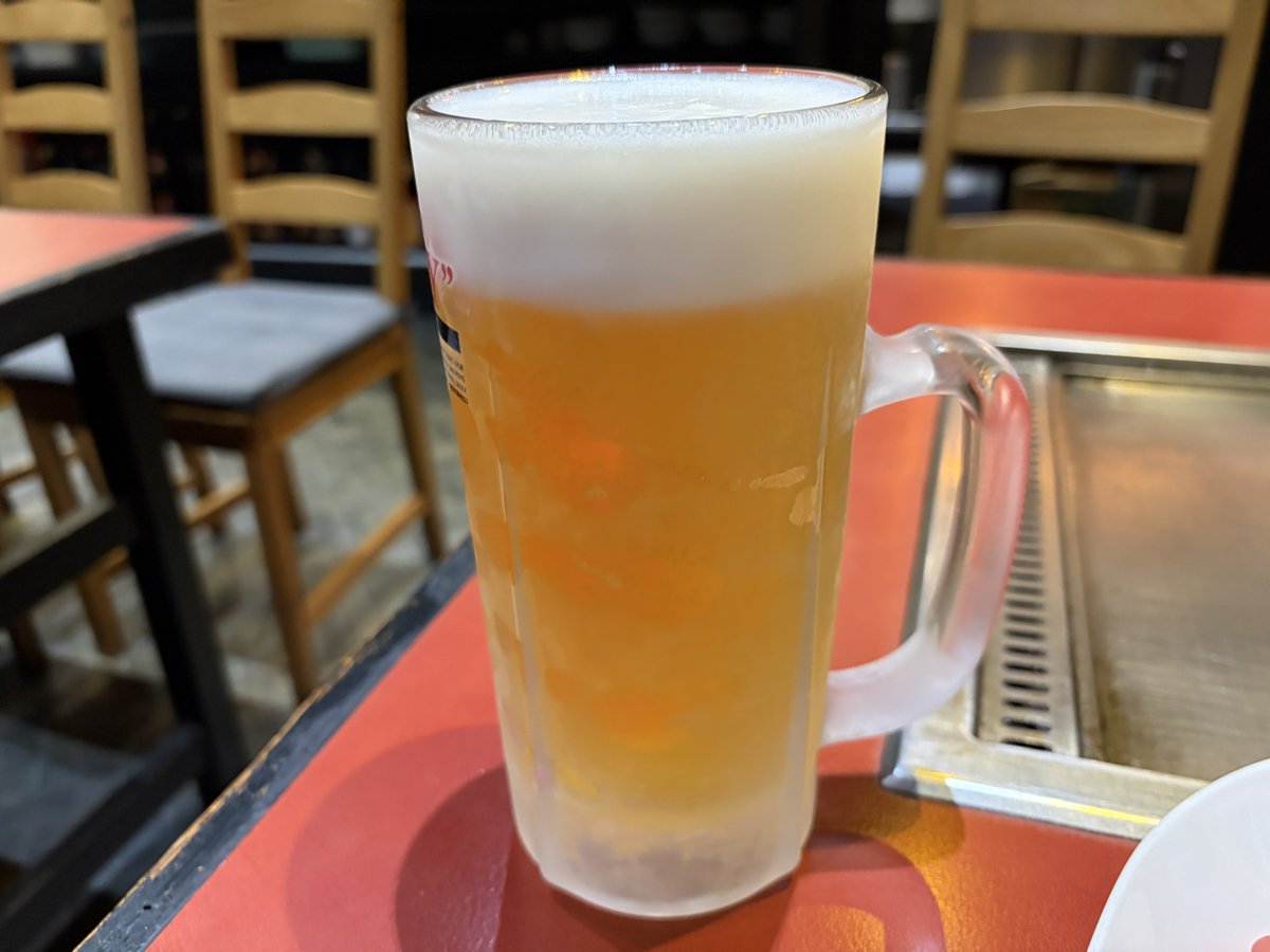 garnetii's tweet photo. 生ビールが全然足りないから生大いっちゃう🍺💞🍺💞
これくらい呑まなきゃやってらんないわ

もちろんお好み焼きも頼んでいきますよ
牛すじモダン焼き！
牛すじと蒟蒻が入った分厚いお好み焼きは食べ応えがあってめちゃくちゃ美味かった
蕎麦とたまごも入っているから贅沢ぅー！
ご馳走様です🥰 https://t.co/ak04aARagC