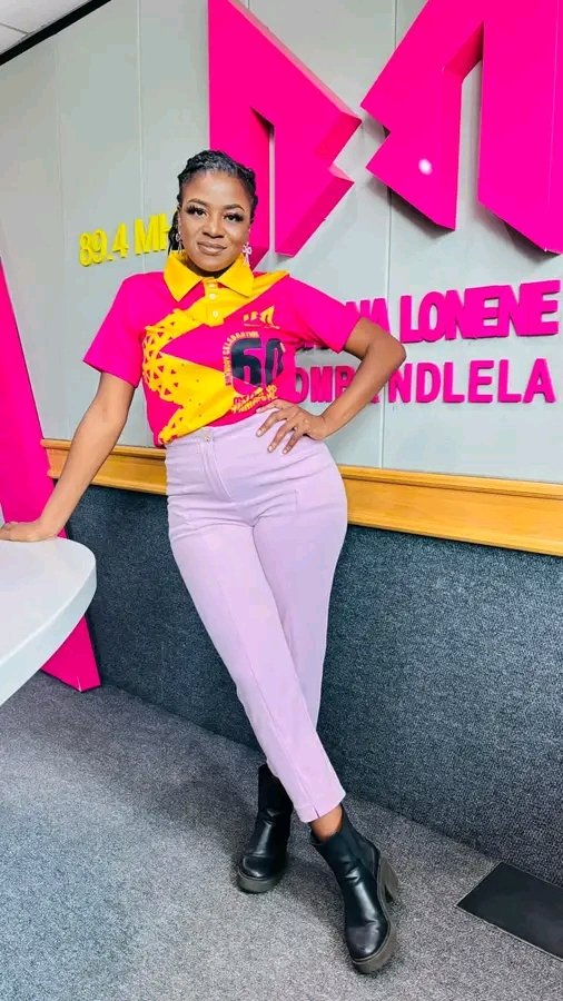 Godfrey34973294's tweet photo. @Munghana @KhomaNdlela326 @djmatt_mc @ChaukeMathilda @MsKulie @KhomaNdlela326 
@djmatt_mc 
@ChaukeMathilda 
@MsKulie 
I Ravuntlanu woza woza weekend Weekend woza Malamulele Hi tiphina heee Ngwanya ndziri kwala Gottenburg 
#61HaNdlandlamuka 
#MakombaNdlela 
@Munghana https://t.co/8tZtZeprIO