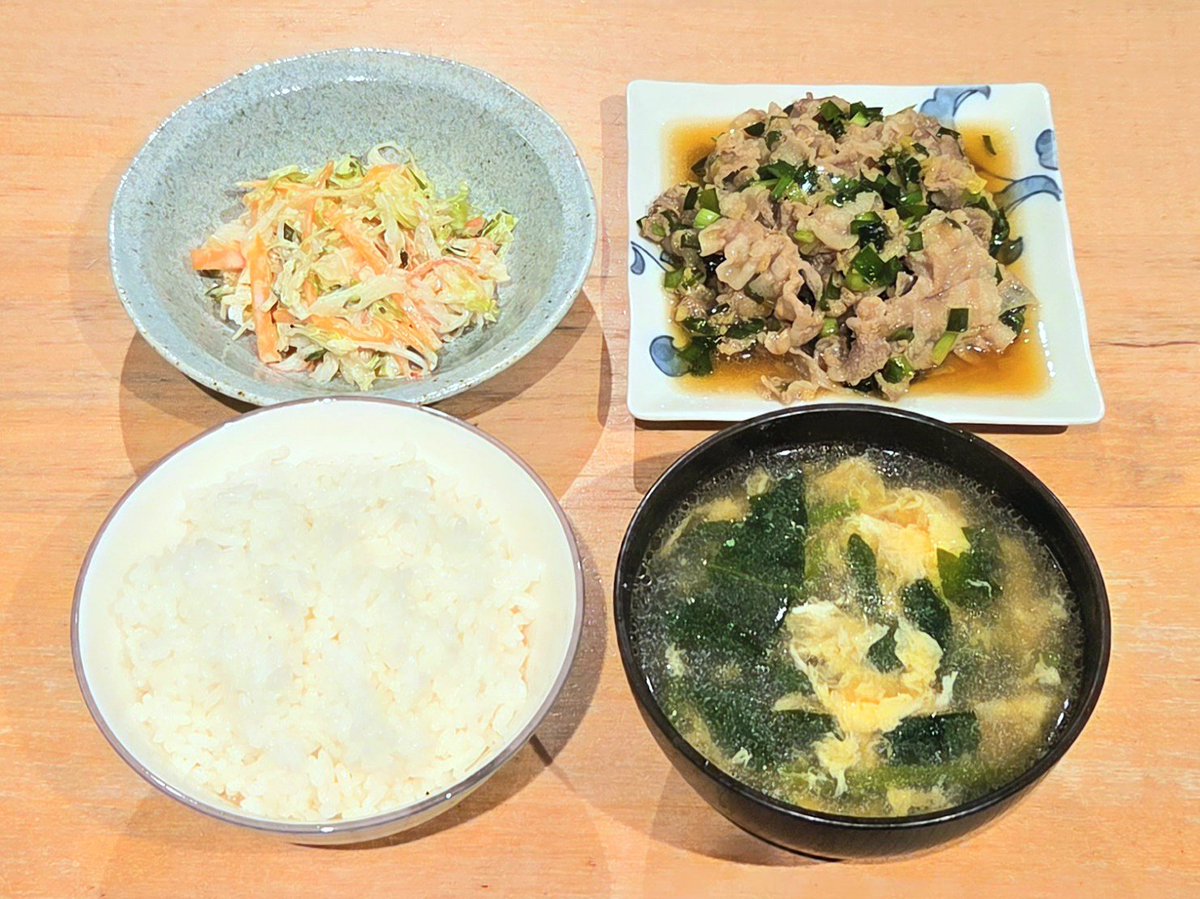 temaki1001's tweet photo. 今日の晩ごはん✨

・豚バラ肉の薬味煮
・カニカマ入りコールスロー
・ほうれん草の卵スープ
・ご飯

いただきます🙏

#おうちごはん
#料理記録
#料理 https://t.co/auf56rBMY1