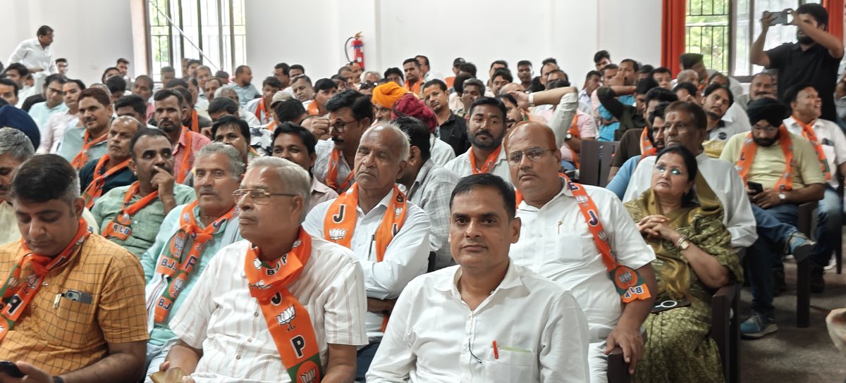 BjpBundi1's tweet photo. आज भाजपा कार्यालय बूंदी में निकाय चुनाव जिला सम्मेलन संपन्न हुआ ।
इस दौरान संभाग निकाय चुनाव प्रभारी श्री मेघराज लोहिया, सह प्रभारी श्री अजीत मेहता, जिलाध्यक्ष श्री रामेश्वर मीणा,जिला संग़ठन प्रभारी श्री इंद्रमल सेठिया, सह प्रभारी श्री अंकित चेची, https://t.co/wwySeWqenU