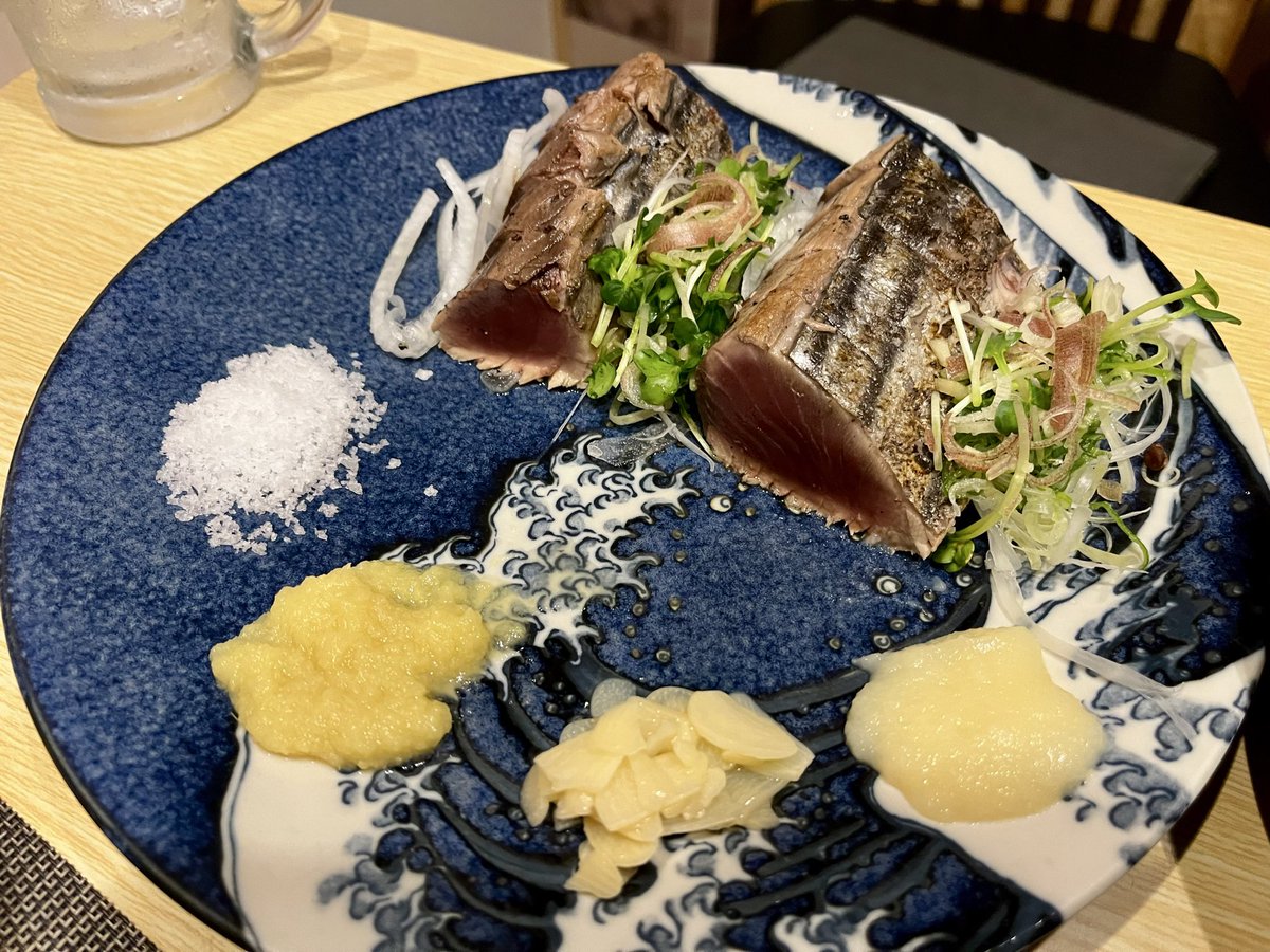 YOU_TA_0301's tweet photo. 今日は朝からすっ転んでスーツドロドロだったり、昨日の現場作業の筋肉痛で死にそうだったけどこれでチャラ！
まんぼうの唐揚げが美味かった😋 https://t.co/8m4An73WK8