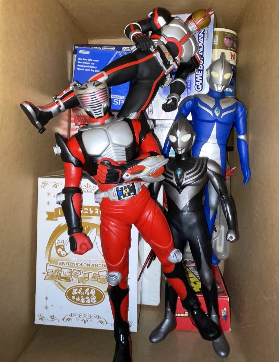 okkake_SG's tweet photo. 実家に置いてた物が平成すぎた https://t.co/eENPe5gPXz