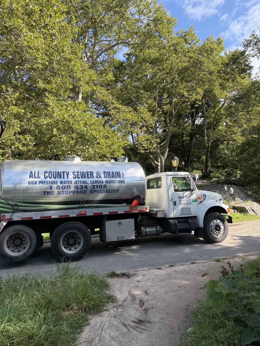 serge_88's tweet photo. Almost thought they’d turned the Wollman Rink pickleball courts into some kind of beach club—or decided to get them ready for the ice rink in August. But nope, looks like they just got flooded after last night’s rain. https://t.co/HowK3ZSp3V