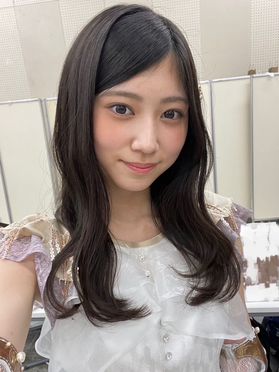 jinjingtr's tweet photo. ひーつん、アッ！って顔して自分が着ている橋本奈々未さんの最後の生誕Tシャツを指さしてレスをくれた！
やっぱ知っているんだな〜と思いメッチャ嬉しかった。

#真夏の全国ツアー2026
#乃木坂全国ツアー神宮Day2
#川端晃菜 
#乃木坂46
#橋本奈々未 https://t.co/sFxR5VGZi6