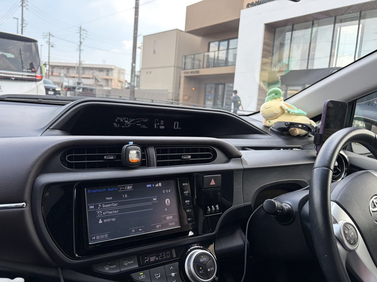 chibunist's tweet photo. パンツ日記【3369日目】

こんばんは！
今日もたぶんギリギリ耐えてます！w

昨日の夜実家に帰ってきて、今日は大学時代にお世話になった先生や友人に会って来ました！
朝から夕方までほぼ予定詰め詰めだったけど、楽しかった！
あとれくたろうも昼飯と運転ありがとう！🤩
#パンツ日記 https://t.co/TWFbSrUiYv