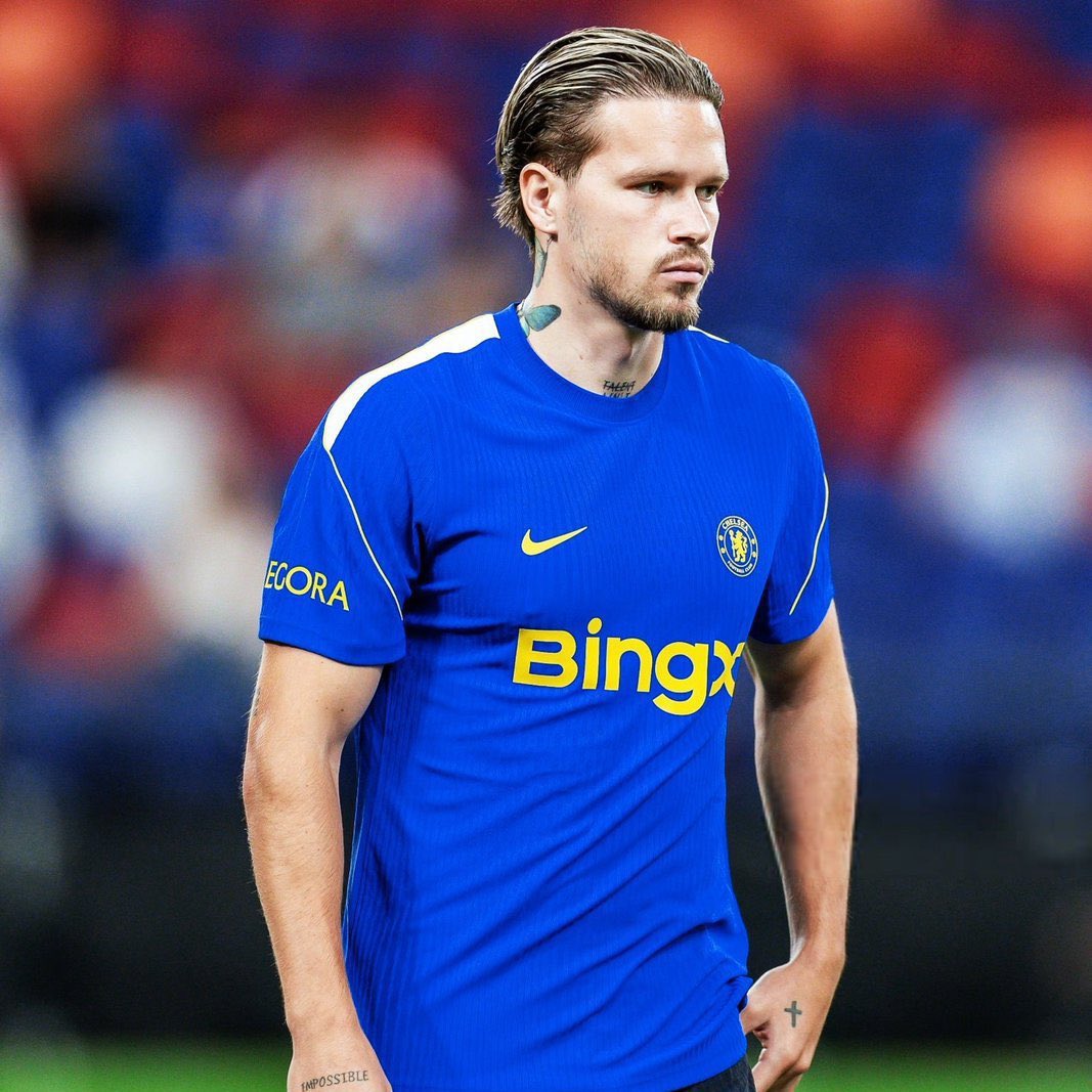 thekingadjor's tweet photo. 🚨Leeds United are interested in signing Mykhailo Mudryk on loan @alex_crook https://t.co/BH0RdGlpon