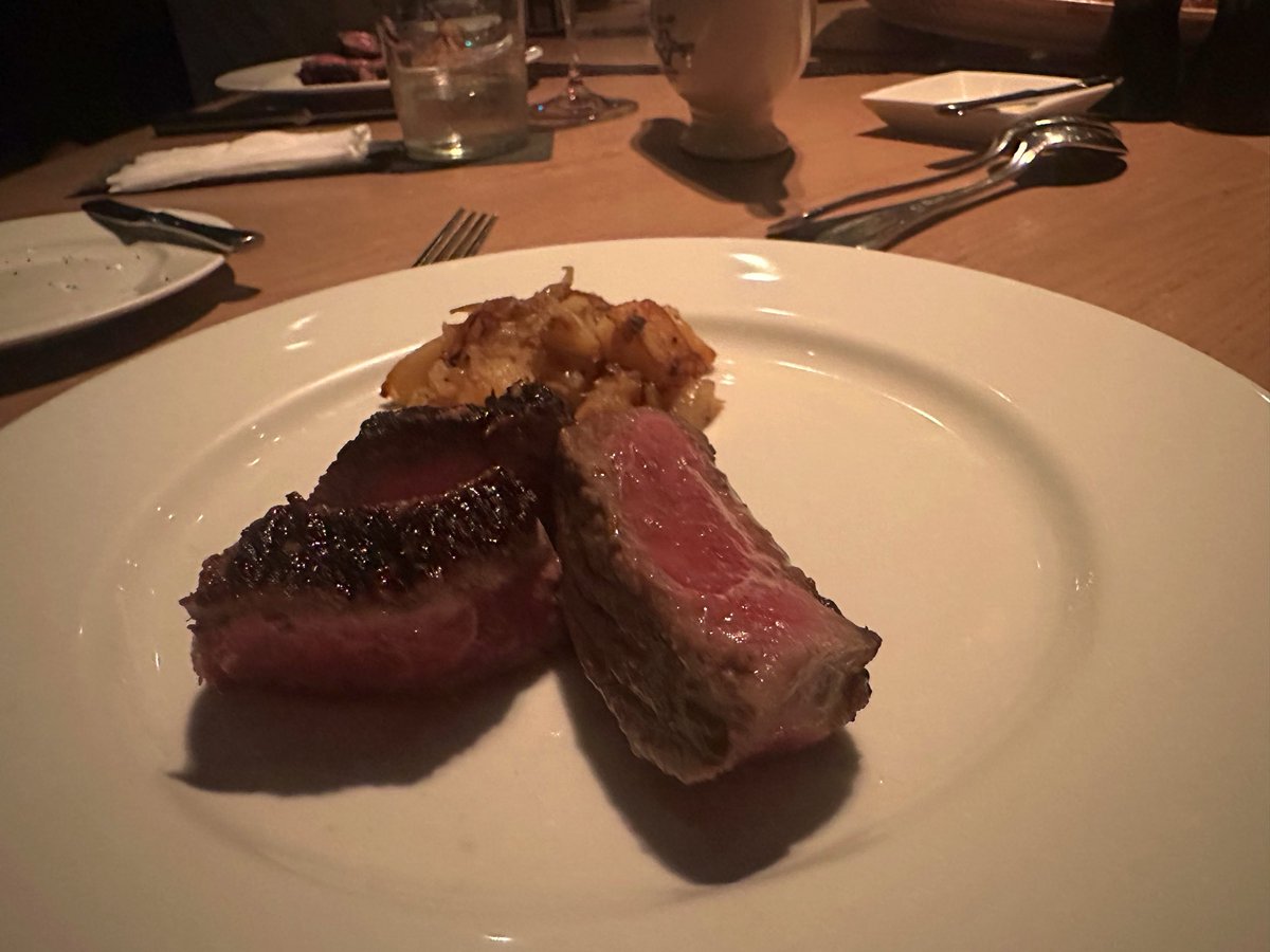 mddnlyn's tweet photo. 恵比寿 Peter Luger Steak House Tokyo https://t.co/IHhhwEKjr8