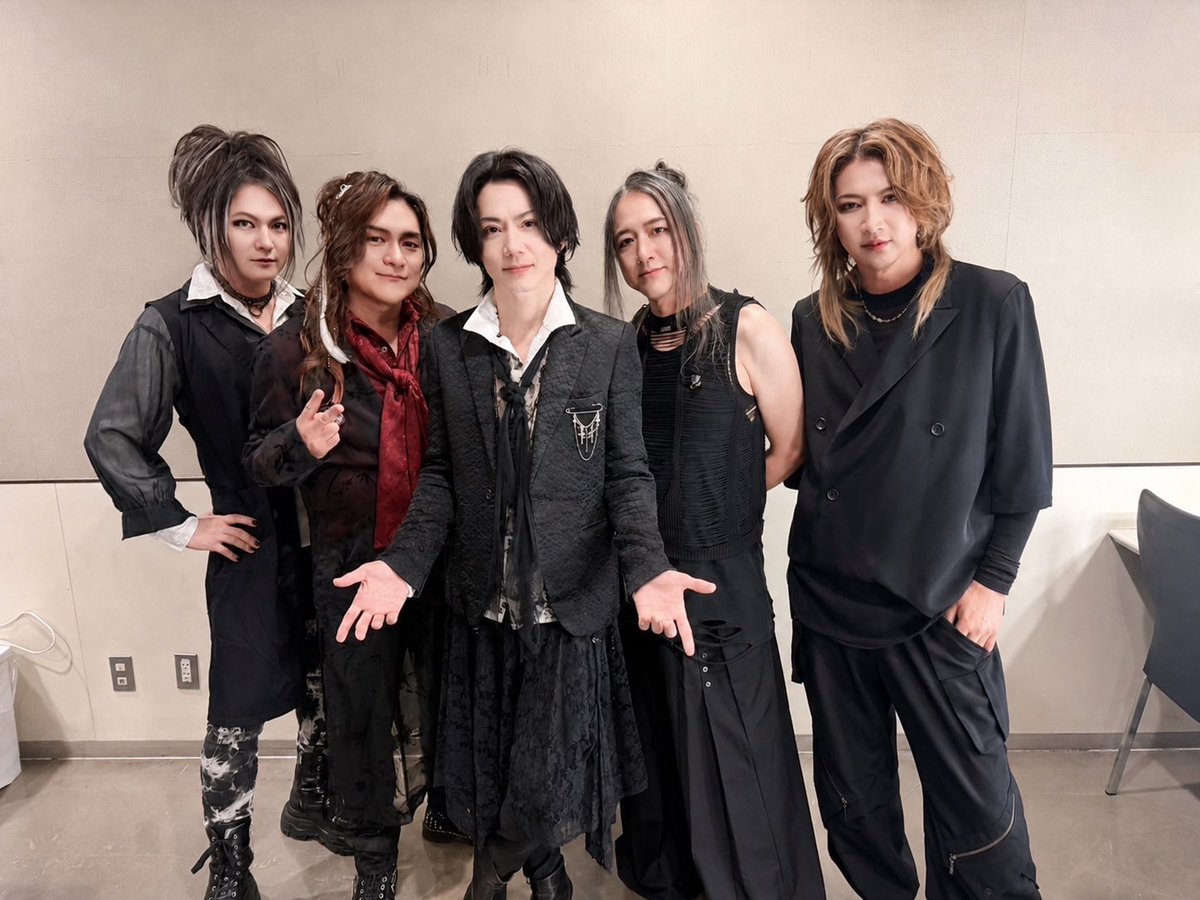 IKUObass190's tweet photo. Rayflower 
Zepp Diver City 
SOPHIAライブの
オープニングアクトとして
出演させてもらいました！

「2曲入魂」しました！

広いZeppのステージ
最高に気持ちよかったです！

このような機会をいただき
本当に感謝しかありません！

ありがとうございました！

#Rayflower
#SOPHIA
#黒ちゃんと同じマークベース