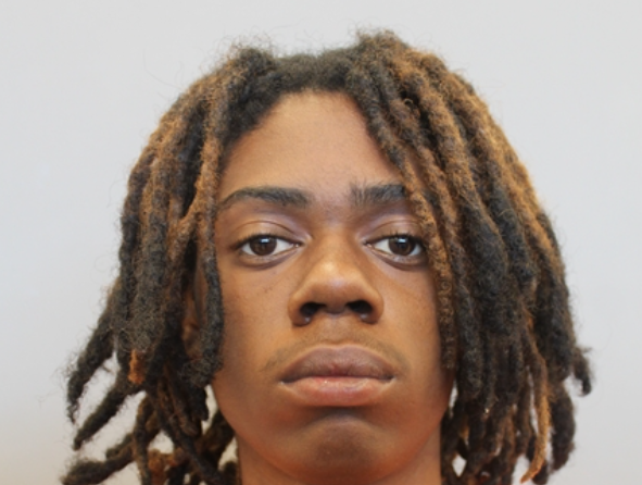 FBIHouston's tweet photo. #BREAKING FBI Houston needs your help to find Torrian Jackson, an alleged member of a violent robbery crew that targeted grocery stores like HEB, Kroger, Mi Tenda, as well as banks around Houston.

Help bring him to justice by calling 713-222-TIPS with any info! #HouNews https://t.co/qG6KeU0NOQ