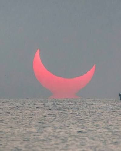 artindetails's tweet photo. 'Devils Horn' sunrise during a partial eclipse https://t.co/og9nt9mrMT