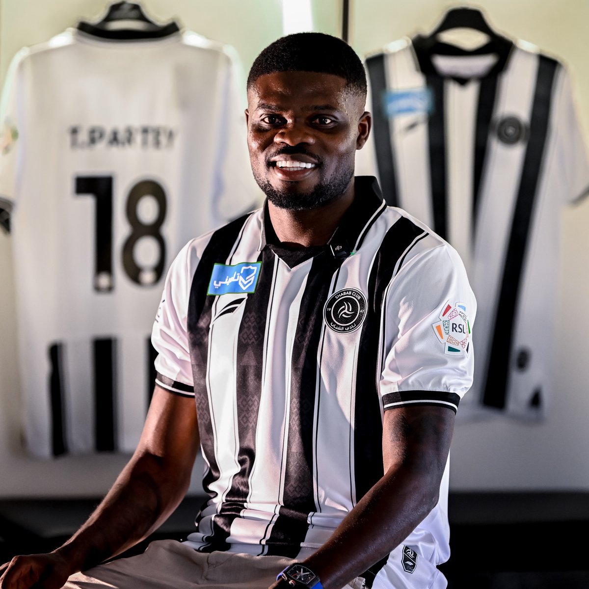 AlShababSaudiFC's tweet photo. قميص النجم "بارتي" صار في المتجر 🤩🇬🇭

اطلبه الحين! 🤍🖤