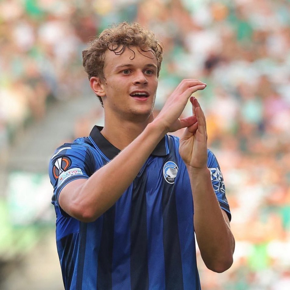 TransferNews's tweet photo. Newcastle are stepping up their pursuit of Atalanta defender Giorgio Scalvini this summer.

Atalanta are reportedly demanding around €60m for the 22-year-old Italian. https://t.co/v0EipULLO7