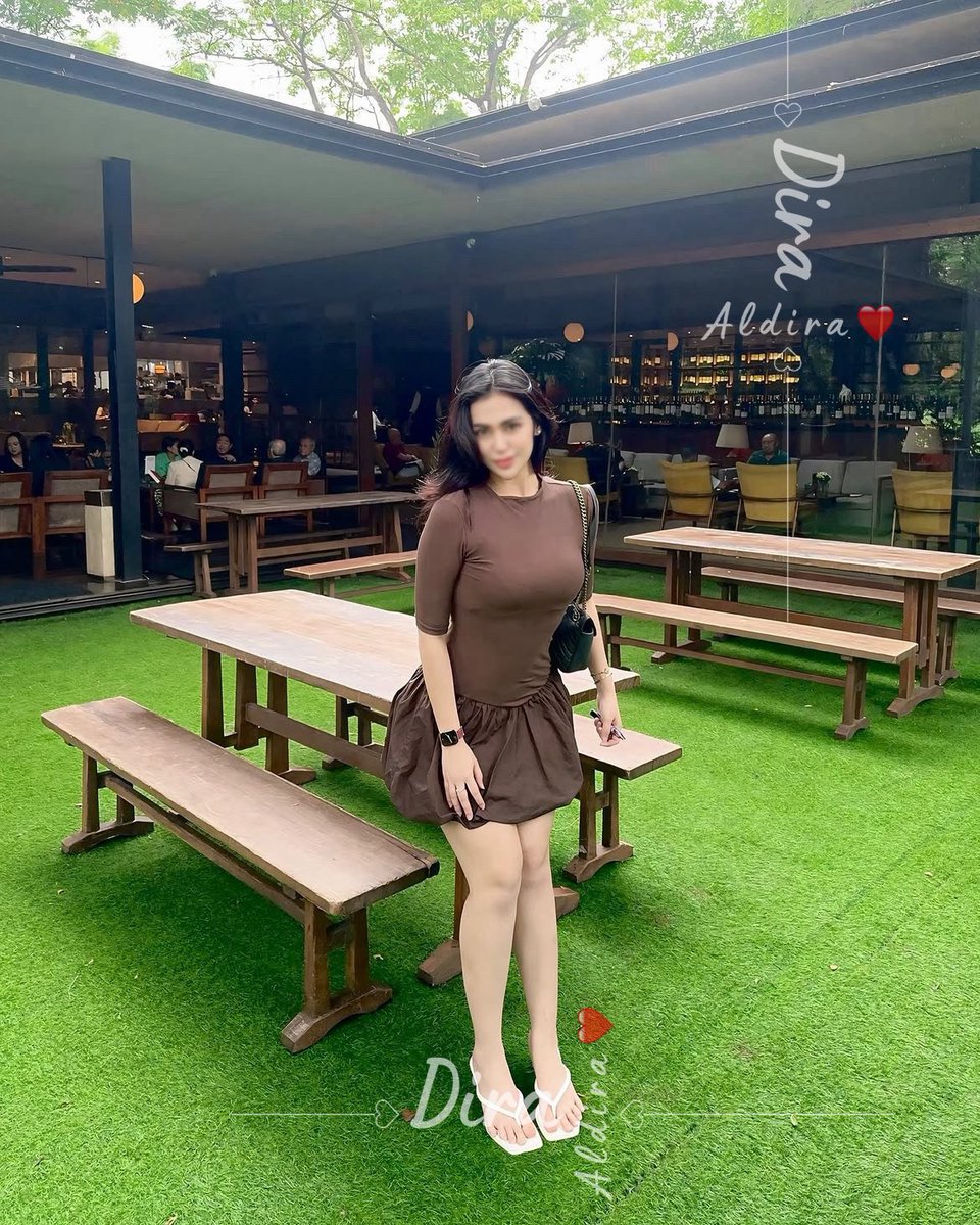gitabelow's tweet photo. Kecantikan sejati itu nggak pernah teriak buat cari perhatian. Dia hadir lewat gestur sederhana, cara bicara yang sopan, dan rasa percaya diri yang tenang 🏝

Hallo Bandung🤎

#availbandung ~ #expobandung https://t.co/DN4ddIrIeD