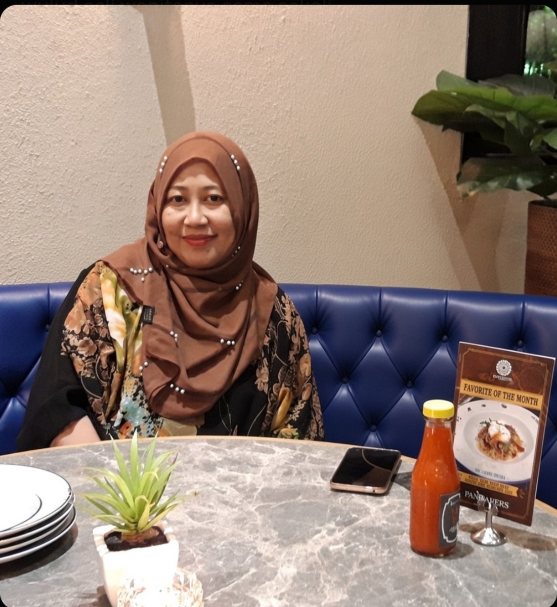 verawati_real's tweet photo. umur udah tua boleh gabung gak nongki sama yg muda https://t.co/Y1RWbJ5OCt