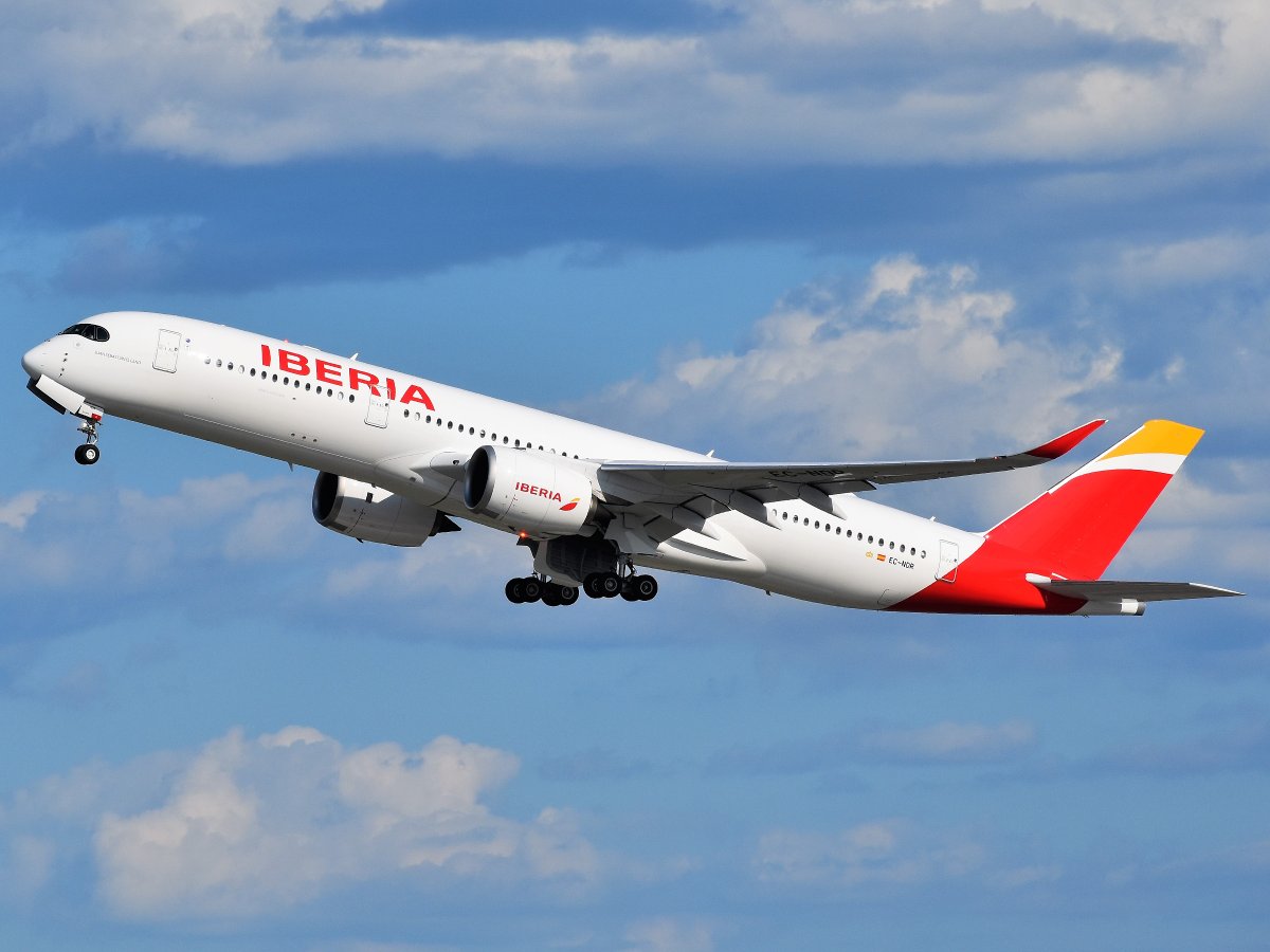 Image for the Tweet beginning: Iberia prolonge la suspension de