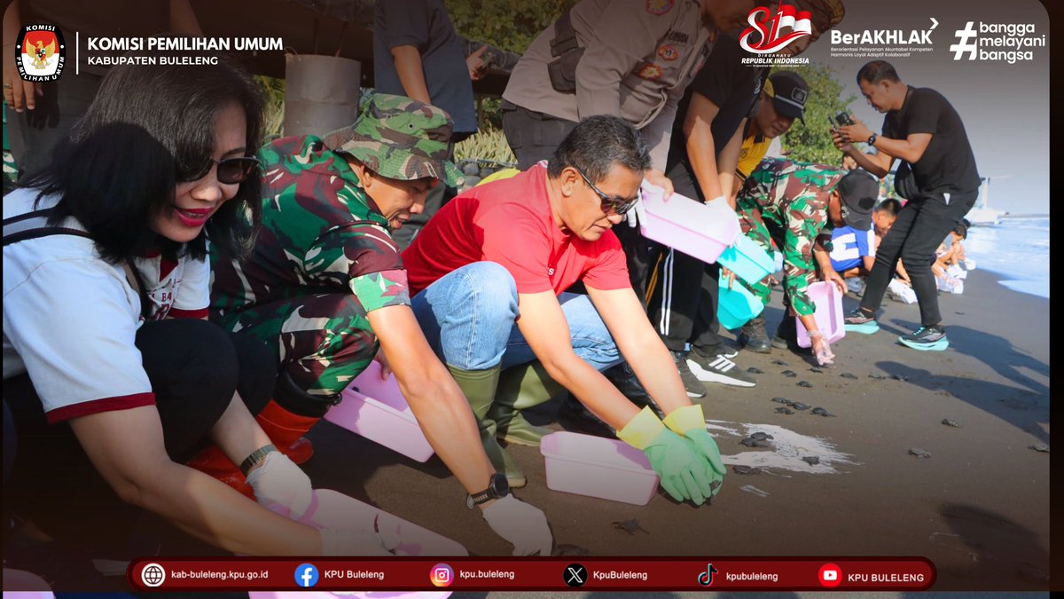 BulelengKpu's tweet photo. #TemanPemilih, Ketua KPU Kabupaten Buleleng, Komang Dudhi Udiyana beserta Anggota KPU Kabupaten Buleleng Buleleng, Putu Arya Suarnata turut berpartisipasi dalam kegiatan Bersih Pantai dan Pelepasan Tukik di Pantai Banjar, Jumat (21/8/2026)-- https://t.co/O2n99bo3YC
