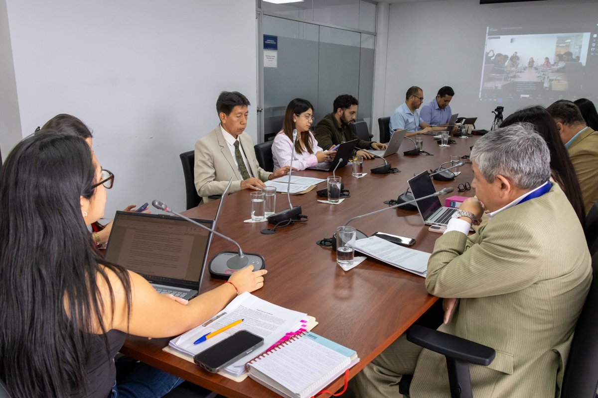 CJudicaturaEc's tweet photo. En representación del Consejo de la Judicatura, la Directora Nacional (e) de Acceso a los Servicios de Justicia, Isabel Espinosa, participó en la mesa interinstitucional convocada por la Comisión Especializada Permanente de Protección Integral a Niñas, Niños y Adolescentes de la Asamblea Nacional, en el marco de la socialización del proyecto de Ley Reformatoria al Título III y IV del Libro IV, Responsabilidad del Adolescente Infractor, del Código de la Niñez y Adolescencia.

🤝 Este espacio reúne a instituciones del Estado para analizar la propuesta y generar aportes que contribuyan a su construcción.

📑 En la reunión se presentaron datos de causas en el sistema judicial y detalles técnicos que aporten al análisis de la reforma legislativa.

#JusticiaConIndependenciaCJ ⚖️