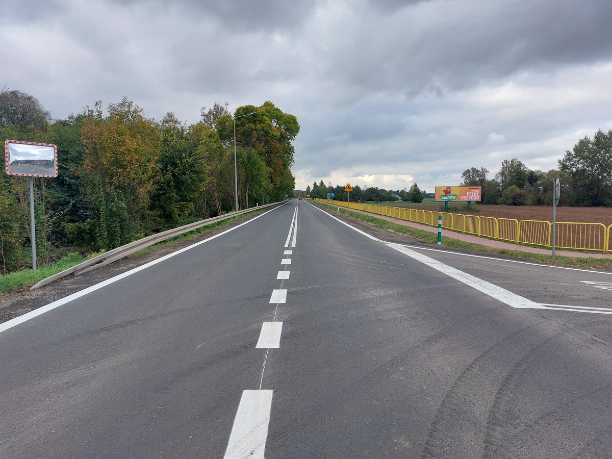 GDDKiA_Kielce's tweet photo. Konsekwentnie poprawiamy #bezpieczeństwo i stan nawierzchni na #DK9 w #Świętokrzyskie. Od 2024 r. w #Nietulisko wyremontowaliśmy 5⃣ odcinków tej trasy o łącznej długości3⃣,3⃣ km. @GDDKiA @MI_GOV_PL https://t.co/lrbezU5tFe