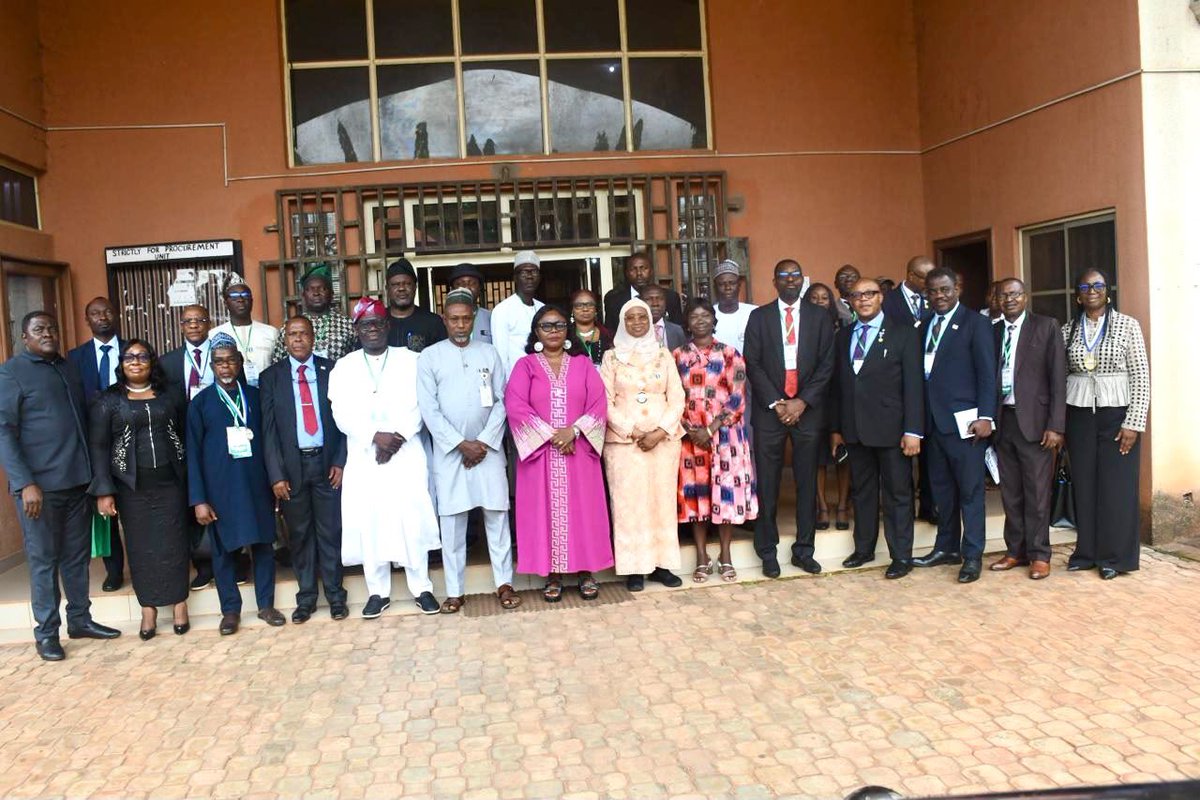 QueensleySS's tweet photo. Returning to my alma mater, Auchi Polytechnic, was a deeply meaningful moment.
I look forward to strengthening the partnership between ICAN and the Polytechnic to create clearer pathways for students into the accountancy profession.
#QueensleySofuratuSeghosime #ICAN #AuchiPoly https://t.co/fzmQFsifXD
