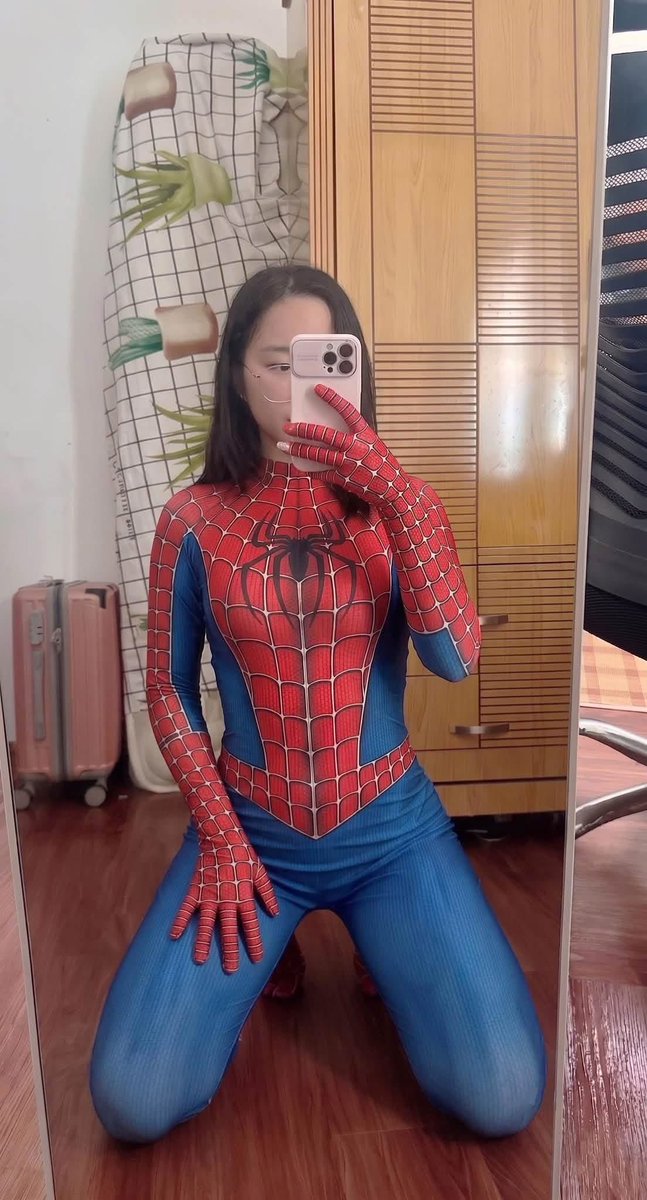 Duyenbuom's tweet photo. Mặc bộ này vừa nóng vừa chật mà sao trên phim họ mặc được hay vậy? Hay do 3 vòng của Duyên mập quá nhỉ? 🥵 #duyenbuom https://t.co/cTUHAAFajz