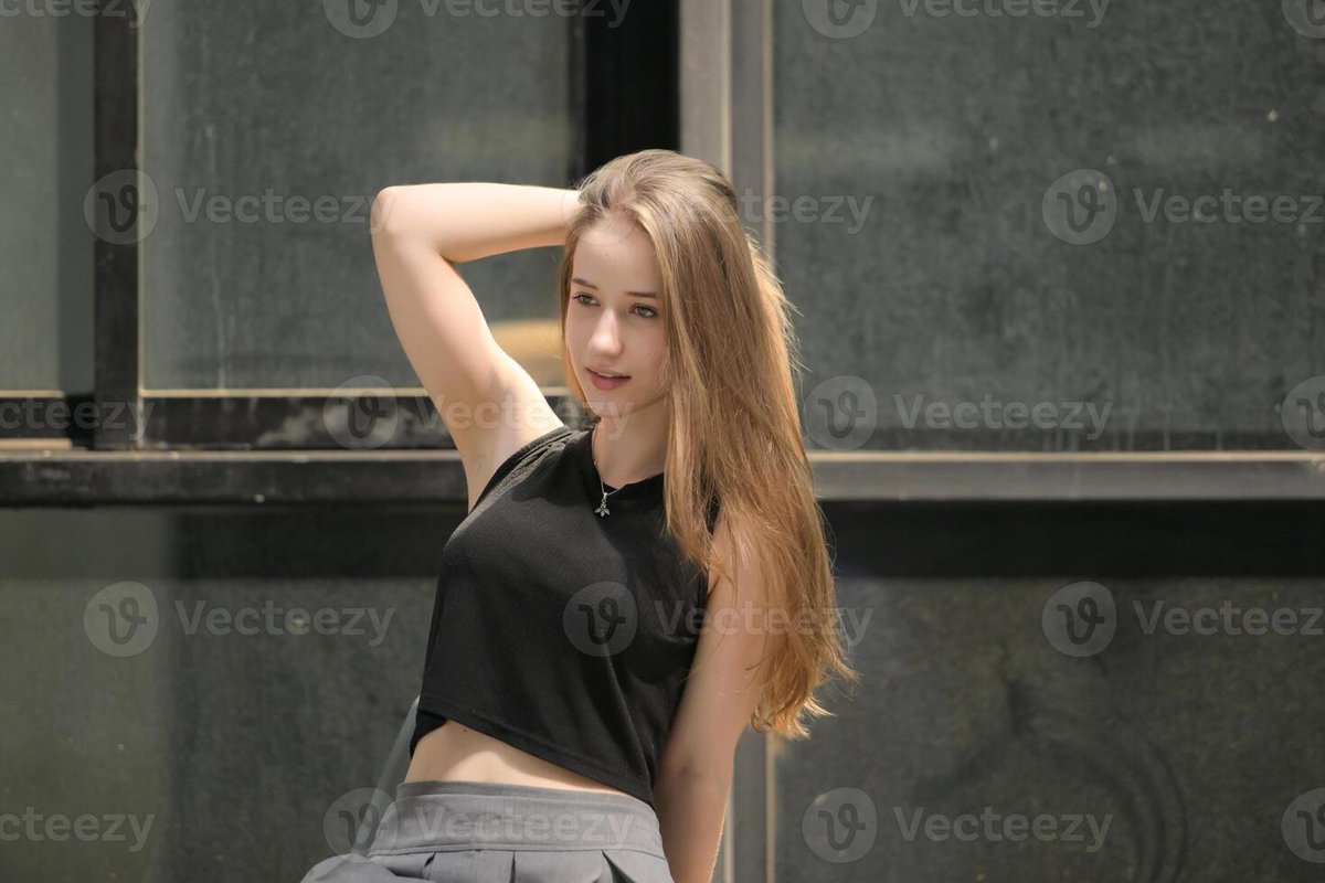AlannaAvarvm's tweet photo. 路路耳朵一直是垂耳，昨天第一次看到路路耳朵居然立起來，雖然只有短短幾秒，也讓我驚訝不已🤣 話說立耳路感覺好奸詐，聰明了許多😂😂 https://t.co/GxBXCU1KaT