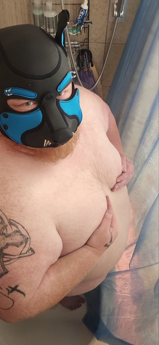 ODell_1991's tweet photo. A pup having fun the shower https://t.co/ZL0YyeR0CK