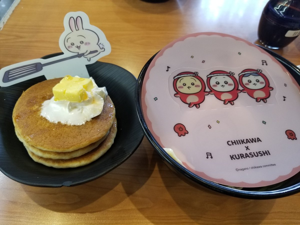 yatta_one's tweet photo. くら寿司ちいかわコラボ運良く予約取れたけどめっちゃ混んでた（・e・）コラボメニューは味が濃くておいしかった。びっくらぽんはあの子であった。でかつよとあの子コンビはどこか悲しみはあるけど結構すき https://t.co/SRllsK2RWh