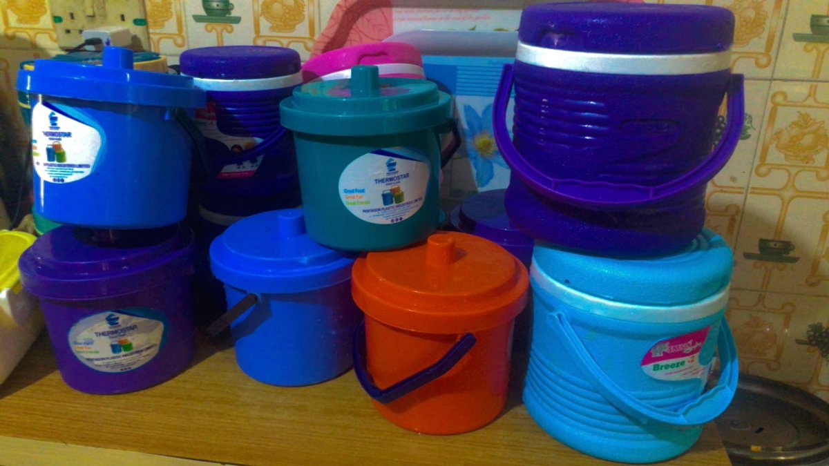 Blessingtare94's tweet photo. Single girl get more than 10 food coolers once I collect food from party or church as them say make we no Dey eat outside kitchen cupboard don full and I hardly buy food outside so they all decorations in my house. https://t.co/DVr3cMVj4C