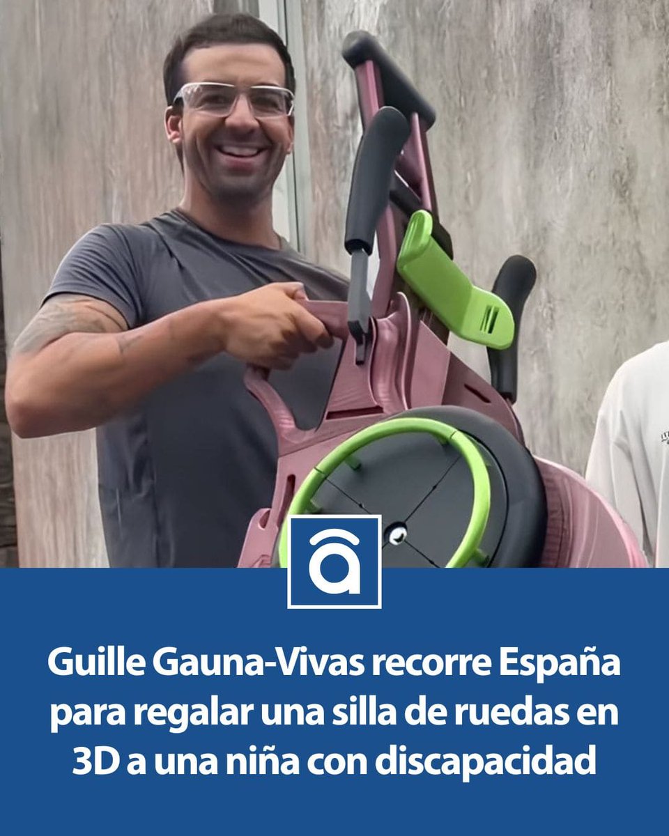tododisca's tweet photo. Guille Gauna-Vivas recorre España para regalar una silla de ruedas en 3D a una niña con discapacidad.

Guillermo Gauna-Vivas, a través de su ONG ‘Ayudame 3D’, ha recorrido España para hacer entrega de una silla de ruedas en 3D para Valeria, una niña con discapacidad. Guille hace entrega de sillas de ruedas en 3D a niños que las necesitan de forma totalmente gratuita.

Recientemente, Guille puso en marcha una iniciativa para fabricar y regalar sillas de ruedas en 3D para niños con discapacidad que lo soliciten. Una de las niñas que necesita una silla de ruedas en 3D es Valeria.

Este tipo de sillas de ruedas en 3D tiene un coste de unos 500 euros para Guillermo Gauna-Vivas y para su ONG. Sin embargo, para los niños que las necesitan es totalmente gratuita. Se trata de una iniciativa solidaria que tiene como objetivo ayudar a niños con discapacidad.

Para fabricar estas sillas, ‘Ayudame 3D’ se financia mediante donaciones. Además, la impresión de las piezas que forman parte de la silla de ruedas se realiza gracias a la colaboración con diferentes empresas.

En uno de sus últimos vídeos publicado en su cuenta oficial de Instagram (@guillermogaunavivas), Guillermo Gauna-Vivas explica que "estamos recorriendo España para entregar sillas de rueda a ‘peques’ que nos la han pedido. De Madrid hemos llegado a Galicia, donde hemos aprovechado para hacer actividades divertidas y ver un eclipse espectacular".

Concretamente, en este caso, se trata de una silla de ruedas impresa en 3D para Valeria, una pequeña con discapacidad. Las piezas de la silla de ruedas en 3D para Valeria han sido impresas por la empresa ‘Winkle’. Así. Guille explica que recogió las mismas durante el trayecto desde Madrid a Galicia’.

Cada una de estas sillas de ruedas impresas en 3D está diseñada según las peticiones de los niños que la necesitan. Además, Guillermo indica que "esta silla de ‘MakeGood’ la hemos rediseñado junto a Hospitales como el Gregorio Marañón para que sea perfecta para cada niño que la use".

Una vez en Galicia, Guillermo Gauna-Vivas ha ordenado y preparado todas las piezas para montar la silla de ruedas en 3D de Valeria. Todo ello, junto a amigos, rodeados de animales y en plena naturaleza. "Las decoraciones para Valeria no pueden faltar y construir una silla de ruedas junto con amigos es mucho más bonito", señala Guille.